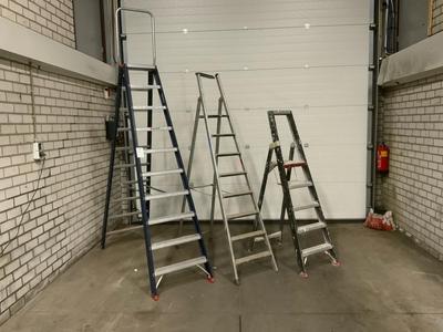 Übersichtsbild von Würth, Altrex aufsteigende Treppe (3x)